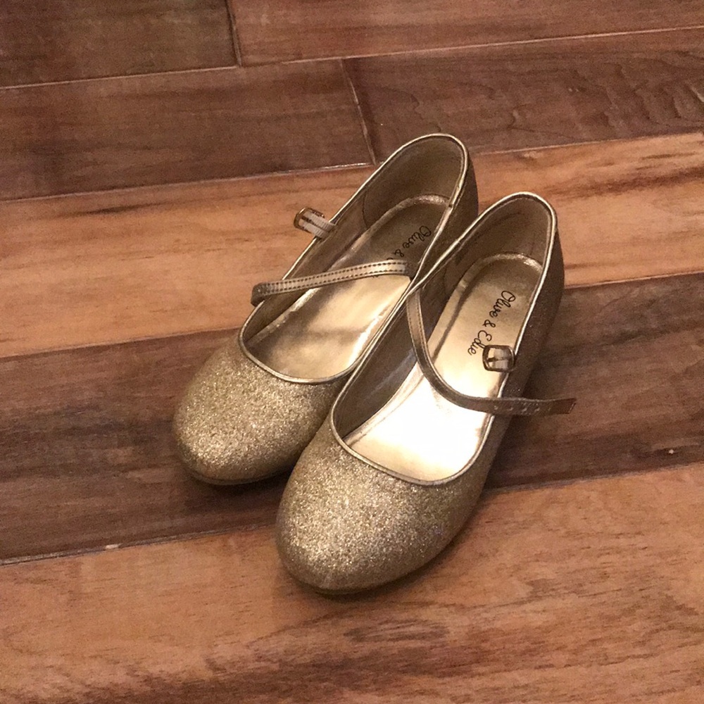 Gold sparkle girl’s high heels